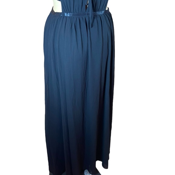 EXPRESS Strappy Halter Cutout Plunge Maxi Dress - Picture 9 of 10